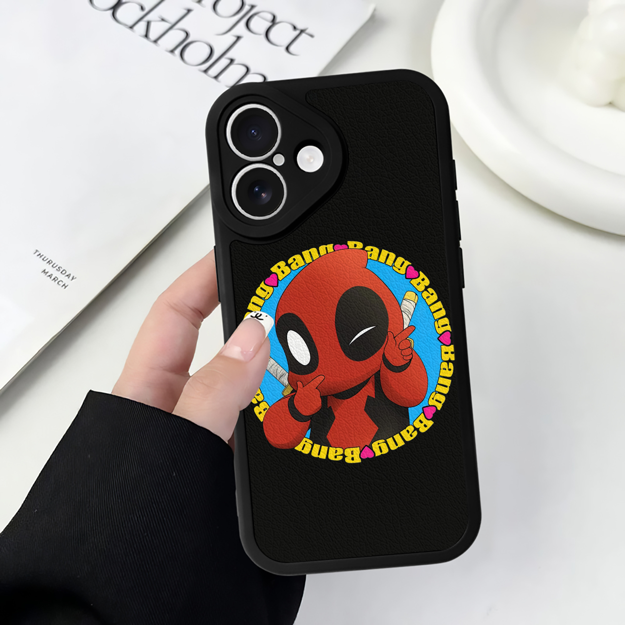 （画像用） Deadpool デッドプール 【iPhone 16シリーズ対応】シリコンスマホケース（レザー調） 材質：シリコン